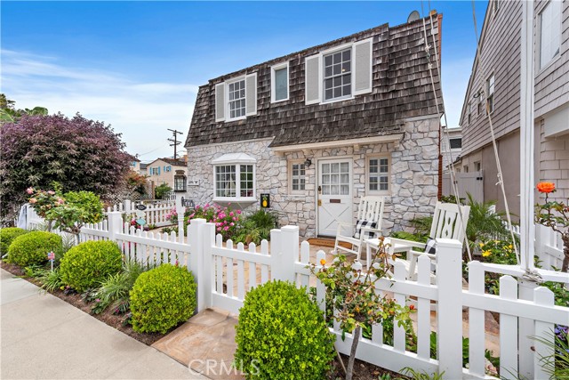 Detail Gallery Image 26 of 29 For 224 Amethyst, Newport Beach,  CA 92662 - 3 Beds | 3 Baths