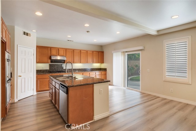 Detail Gallery Image 10 of 28 For 6056 Delaware Park Ct, Corona,  CA 92880 - 5 Beds | 3 Baths