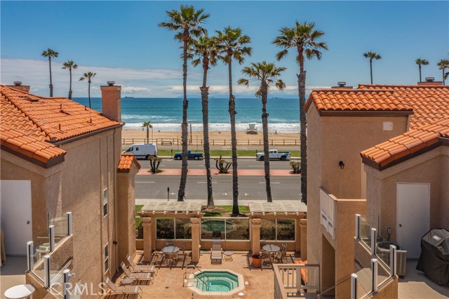 Detail Gallery Image 2 of 33 For 2000 Coast Hwy #309,  Huntington Beach,  CA 92648 - 2 Beds | 2 Baths