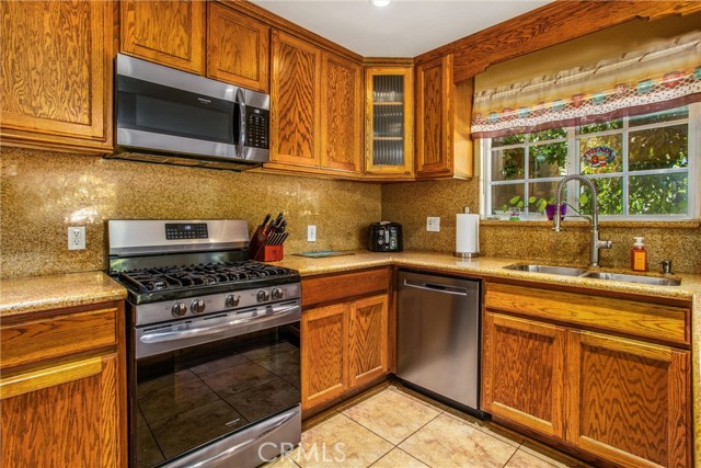 Detail Gallery Image 13 of 32 For 24701 Court St, San Bernardino,  CA 92410 - 4 Beds | 2/1 Baths