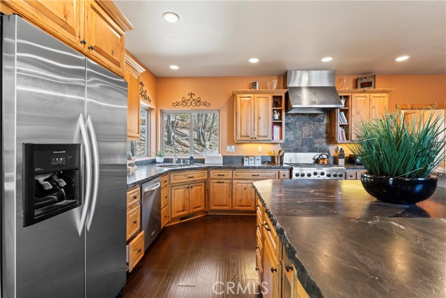 Detail Gallery Image 8 of 54 For 756 Brentwood Dr, Lake Arrowhead,  CA 92352 - 3 Beds | 3 Baths