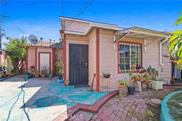 1419 S Redondo Boulevard, Los Angeles CA: https://media.crmls.org/medias/911a2d93-e735-427e-8989-60651925de30.jpg
