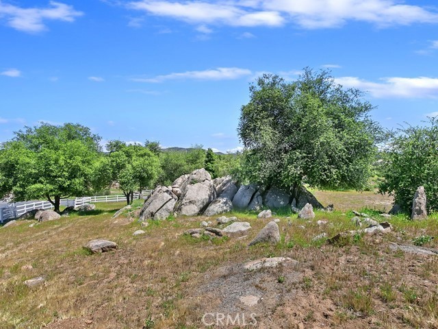 https://media.crmls.org/medias/911b5be9-86f8-440d-b1da-342c2d874474.jpg?preset=X-Large