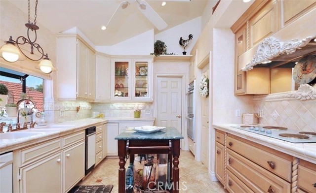 30120 Avenida Celestial, Rancho Palos Verdes CA: https://media.crmls.org/medias/911b6558-4251-40f7-aa91-6b5a0d3d4291.jpg