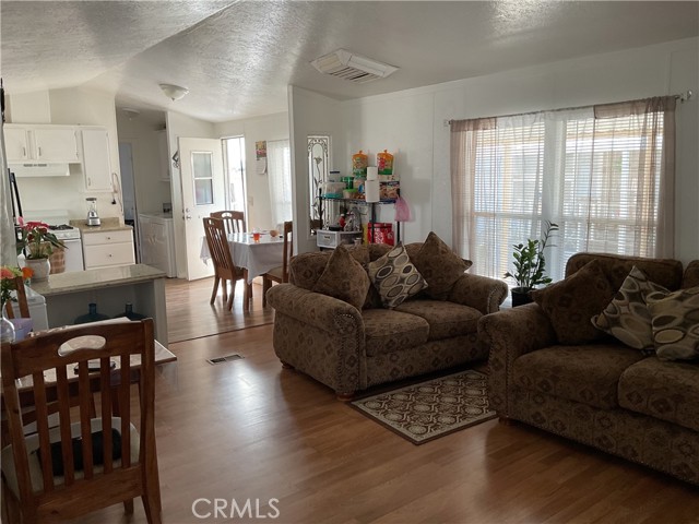 Detail Gallery Image 3 of 26 For 22020 Nisqually Rd #73,  Apple Valley,  CA 92308 - 2 Beds | 2 Baths