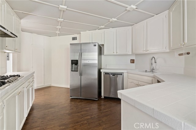 5333 Zelzah Avenue, Encino CA: https://media.crmls.org/medias/911bf4be-9469-45c9-b2c5-030654d26b46.jpg