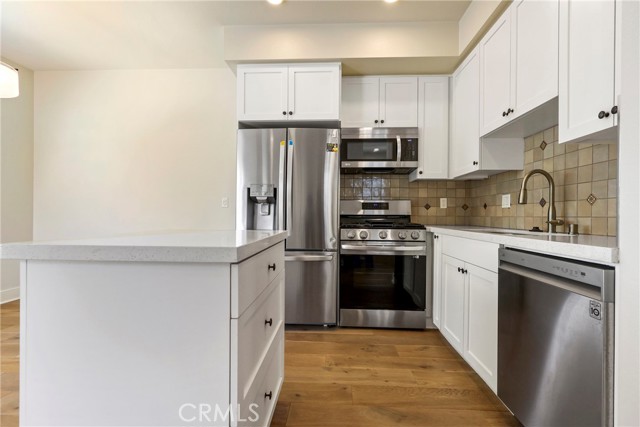 Detail Gallery Image 3 of 14 For 2043 Lincoln Ave, Torrance,  CA 90501 - 2 Beds | 2/1 Baths