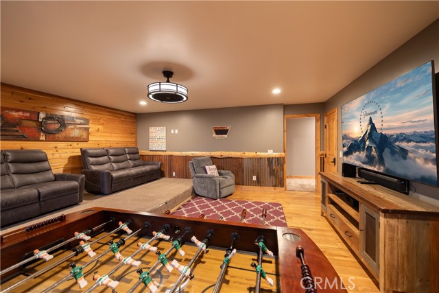 Detail Gallery Image 15 of 44 For 43451 Sheephorn Rd, Big Bear Lake,  CA 92315 - 6 Beds | 4/1 Baths