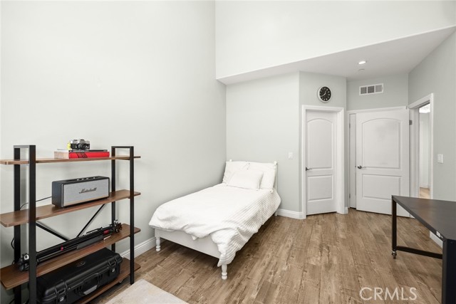 2745 Montrose Avenue, Montrose CA: https://media.crmls.org/medias/911d7f1c-279a-4b78-ac92-1e0f7c84abdf.jpg