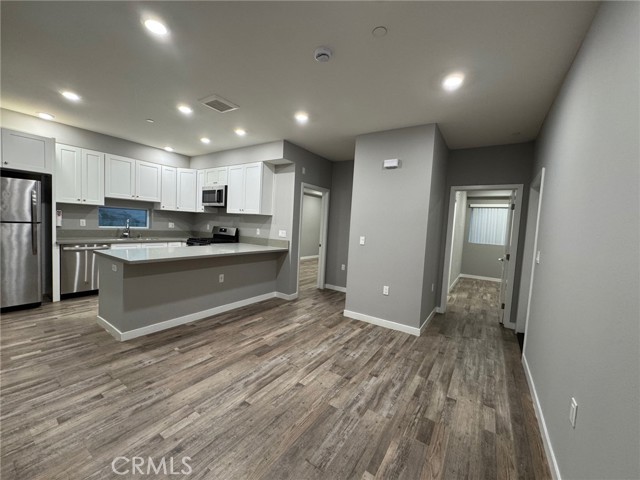 Detail Gallery Image 4 of 23 For 623 N Normandie Ave, Los Angeles,  CA 90004 - 4 Beds | 4 Baths