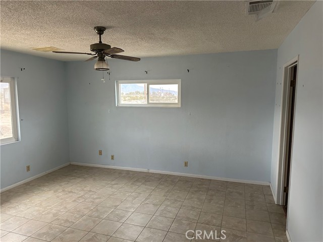 Detail Gallery Image 15 of 25 For 38333 E End, Lucerne Valley,  CA 92356 - 2 Beds | 1/2 Baths