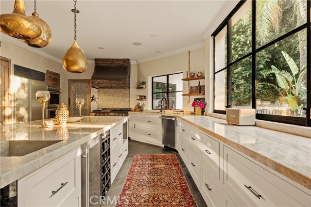 Detail Gallery Image 12 of 44 For 4909 Woodley Ave, Encino,  CA 91436 - 5 Beds | 4 Baths