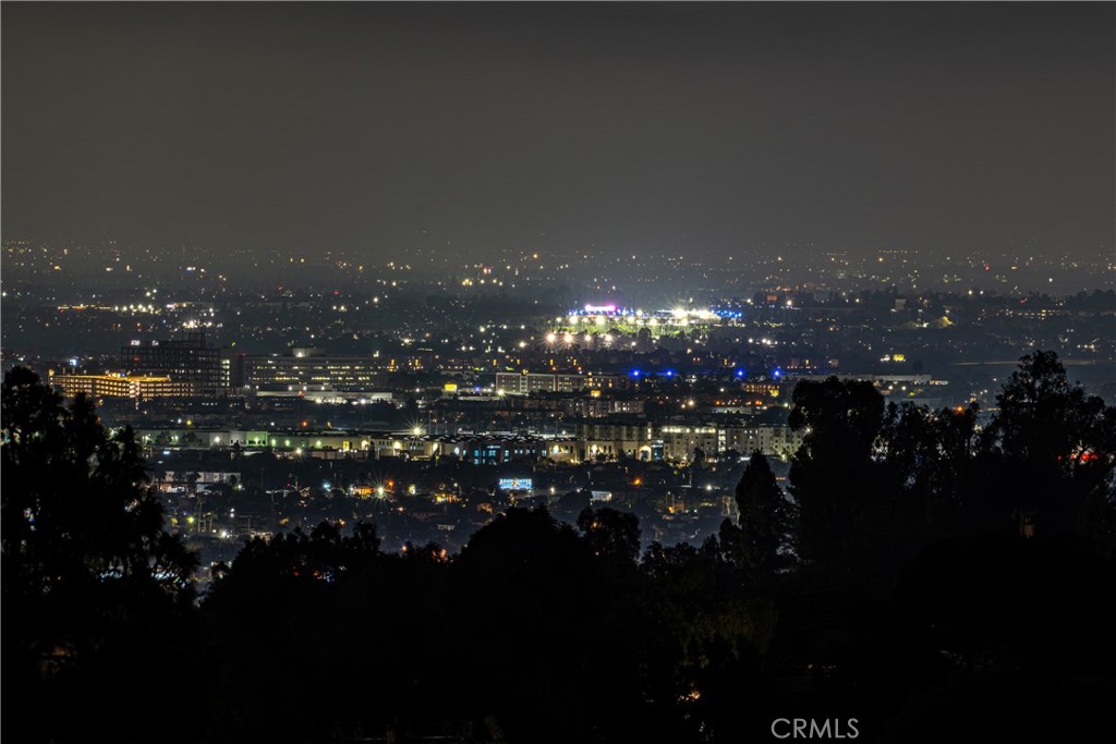 https://media.crmls.org/medias/911f3fcc-fd59-4f8d-b104-72196ec7ae43.jpg?preset=X-Large