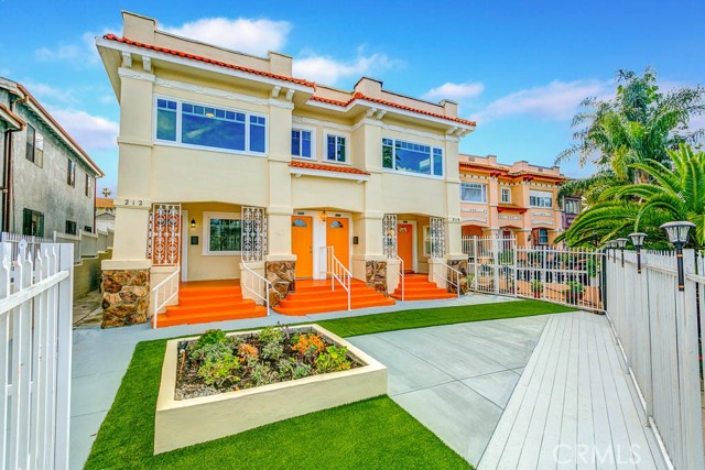Detail Gallery Image 3 of 17 For 212 S Hoover St, Los Angeles,  CA 90004 - 2 Beds | 1 Baths