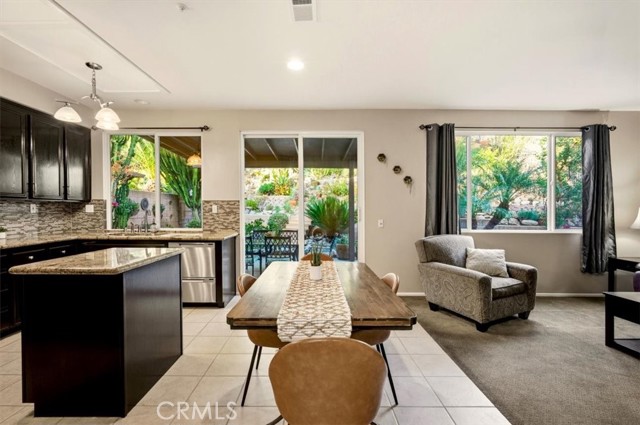 Detail Gallery Image 6 of 58 For 14666 Ontario Cir, Fontana,  CA 92336 - 4 Beds | 2/1 Baths