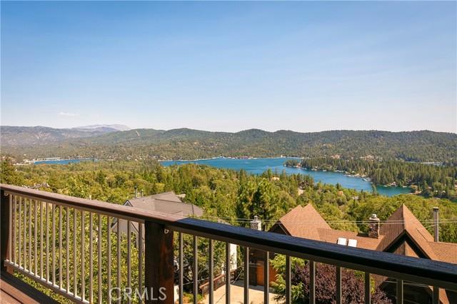 Detail Gallery Image 1 of 40 For 27692 Caribou Dr, Lake Arrowhead,  CA 92352 - 4 Beds | 2/1 Baths