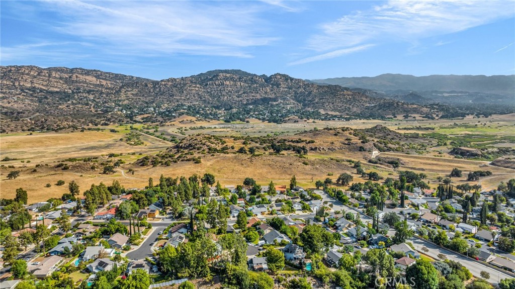 https://media.crmls.org/medias/912015cc-09c2-4685-8f45-3a0f7b492ddd.jpg?preset=X-Large