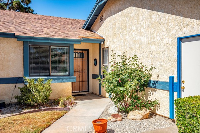 2011 W Avenue K10, Lancaster CA: https://media.crmls.org/medias/912039fe-af83-4157-b736-29be22c02e7c.jpg