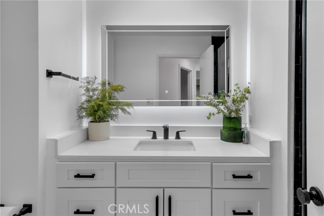 4032 Elsa Street, Lakewood CA: https://media.crmls.org/medias/91213742-c387-45b3-8e5c-8f164d7984b7.jpg