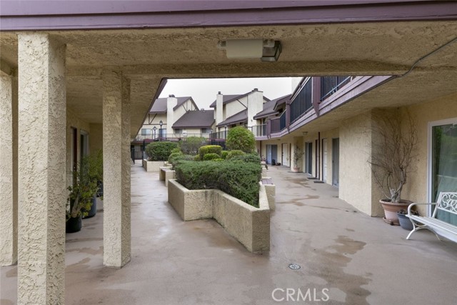 Detail Gallery Image 3 of 27 For 2850 Montrose Ave #6,  La Crescenta,  CA 91214 - 3 Beds | 3 Baths
