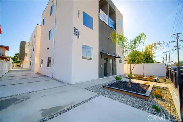 Detail Gallery Image 2 of 17 For 630 1/2 E Adams Bld, Los Angeles,  CA 90011 - 4 Beds | 2/1 Baths