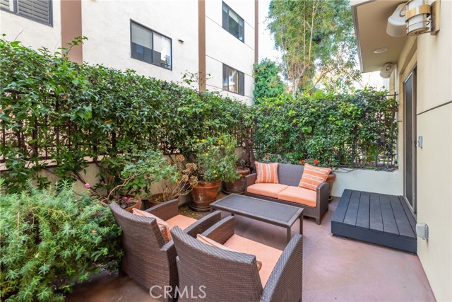 130 N Swall Drive, Beverly Hills CA: https://media.crmls.org/medias/91225889-5ab3-4e27-987e-e86c6d7b7289.jpg