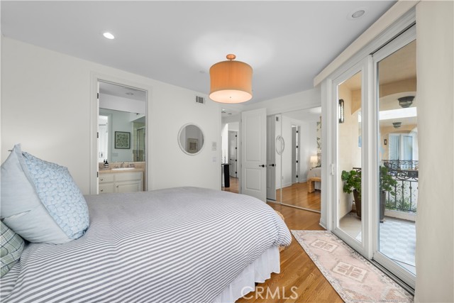 807 Crest Drive, Manhattan Beach CA: https://media.crmls.org/medias/9122d5d0-3eb3-4727-90d9-c0550efc3cd8.jpg