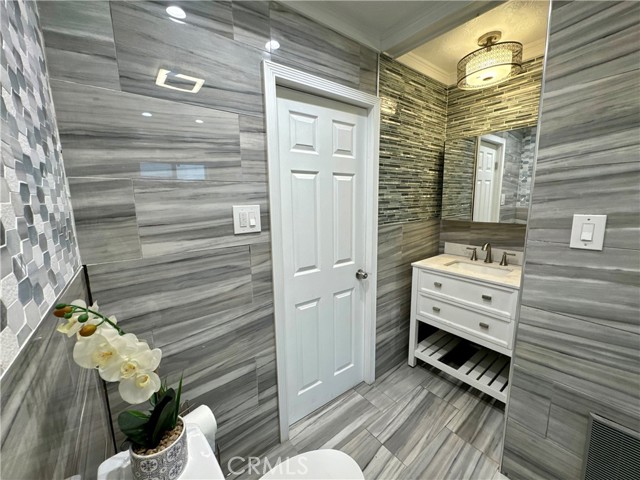 3689 S Victoria Avenue, Los Angeles CA: https://media.crmls.org/medias/91234a52-c941-4fba-a306-1697d07bb6f3.jpg