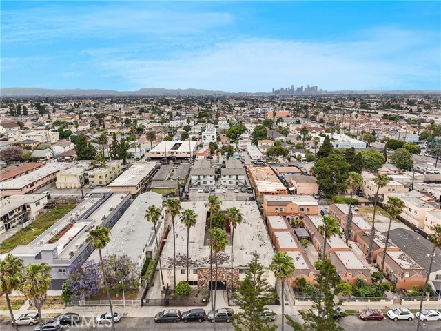 601 W 82nd Street, Los Angeles CA: https://media.crmls.org/medias/91244646-be6b-4aa3-8cd0-4eb2b54c0ab6.jpg