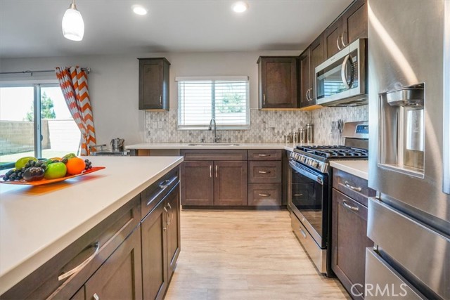 5532 Bertini Way, Fontana CA: https://media.crmls.org/medias/91245301-f372-46e9-a8ee-08fbcbb4dd3e.jpg