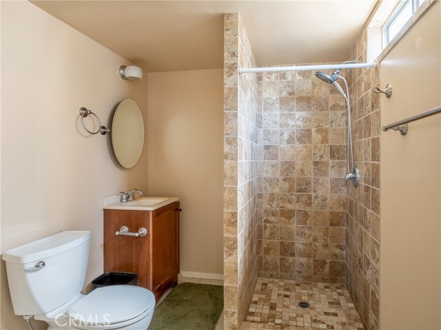 Detail Gallery Image 12 of 28 For 42587 Falcon Ave, Big Bear Lake,  CA 92315 - 2 Beds | 2 Baths