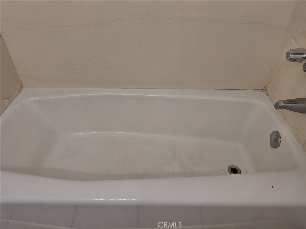 https://media.crmls.org/medias/91267ab4-daf2-4afb-a19b-fbb428e28e4f.jpg?preset=X-Large