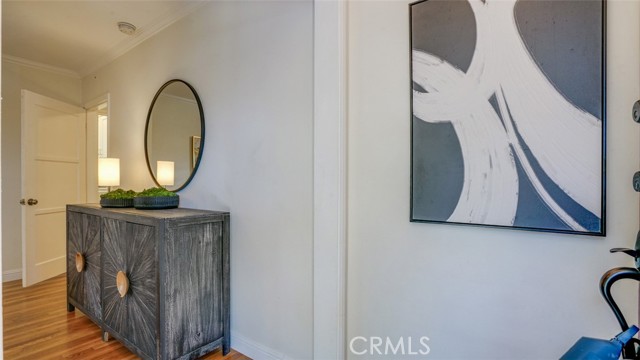 525 N Mariposa Street, Burbank CA: https://media.crmls.org/medias/9126bea6-d0e0-4dc6-801e-db9cd5cebd9a.jpg