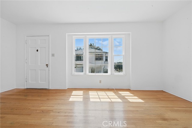 1327 S Burnside Avenue, Los Angeles CA: https://media.crmls.org/medias/9127113c-535a-434c-b78a-9cec38ae26c0.jpg