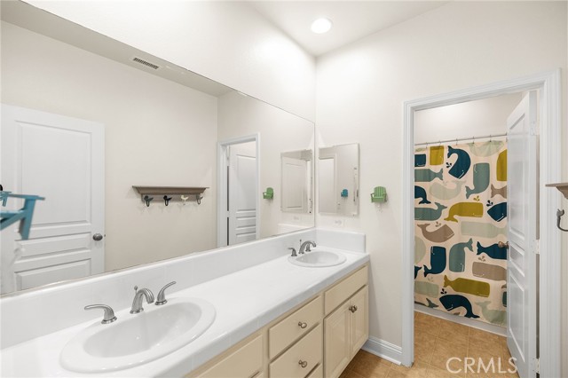 28481 Scenic Bay Cove, Menifee CA: https://media.crmls.org/medias/91277558-02f7-414d-9b4f-bd06a1a150f0.jpg