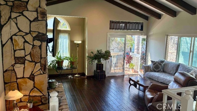 Detail Gallery Image 2 of 15 For 1133 7th Place, Hermosa Beach,  CA 90254 - 3 Beds | 2/1 Baths