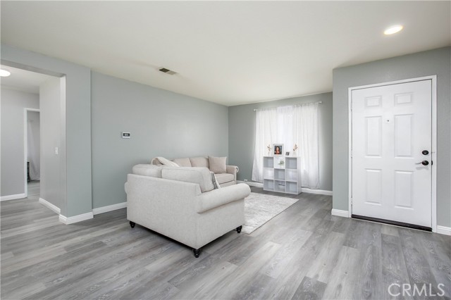 Detail Gallery Image 4 of 23 For 45451 Pickford Ave, Lancaster,  CA 93534 - 3 Beds | 2 Baths