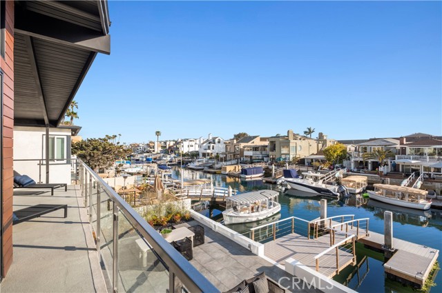 4017 Channel Place, Newport Beach CA: https://media.crmls.org/medias/9129583f-08f7-4c11-b9fb-57e2c0ff25c5.jpg
