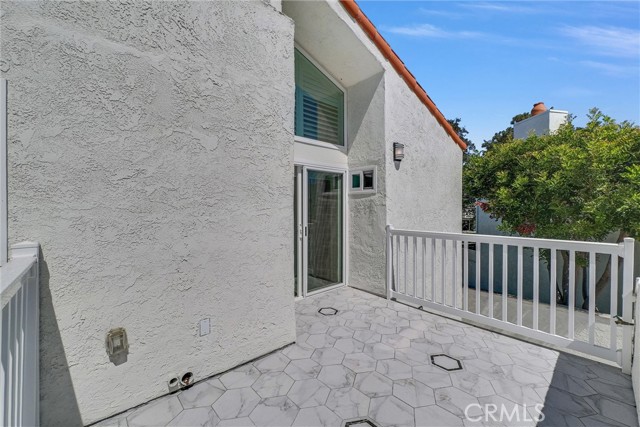 5 Crest Circle, Corona del Mar CA: https://media.crmls.org/medias/912ab3c1-7613-472d-98ad-caf8e76b6d15.jpg