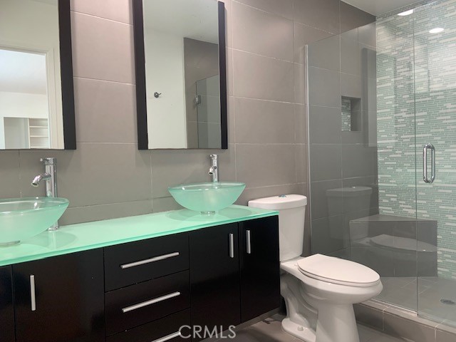 https://media.crmls.org/medias/912b7ead-e01d-4a37-93cd-82e69a44d2e8.jpg?preset=X-Large