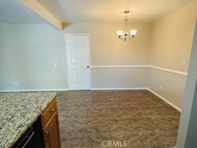 5674 Avenue Juan Bautista, Jurupa Valley CA: https://media.crmls.org/medias/912b8cd6-64f6-4fda-88b6-66a691b7b349.jpg