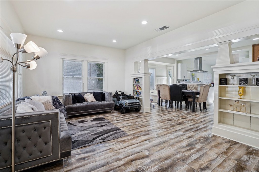 MLS #DW25177428 image #9