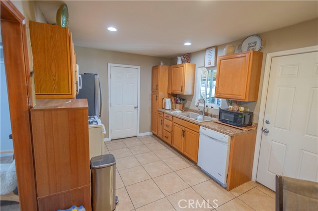 Detail Gallery Image 7 of 12 For 12664 Esther St, Boron,  CA 93516 - 3 Beds | 1 Baths