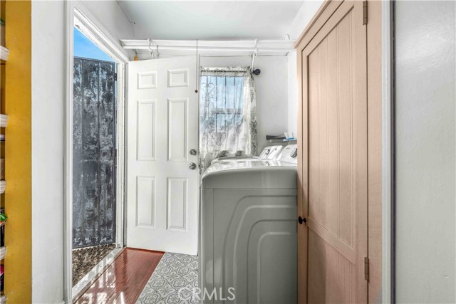 Detail Gallery Image 27 of 36 For 512 W 41st Pl, Los Angeles,  CA 90037 - 4 Beds | 2 Baths