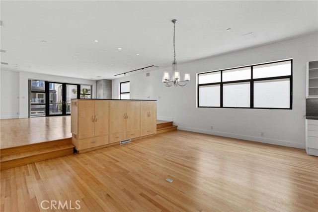 129 20th Street, Manhattan Beach CA: https://media.crmls.org/medias/912c9e4c-e787-476a-8b17-8f36d953ba33.jpg
