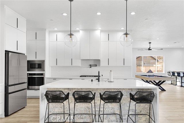 Detail Gallery Image 12 of 47 For 16383 Ridge View Dr, Apple Valley,  CA 92307 - 4 Beds | 2/1 Baths