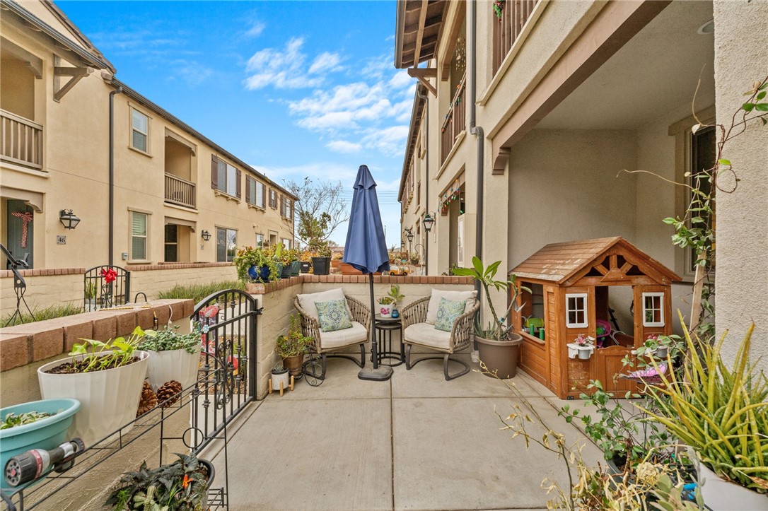 Detail Gallery Image 3 of 44 For 2848 E Berry Loop Privado #52,  Ontario,  CA 91761 - 3 Beds | 2/1 Baths