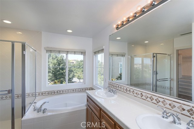 Detail Gallery Image 17 of 31 For 26760 via La Paz, Valencia,  CA 91381 - 3 Beds | 2/1 Baths