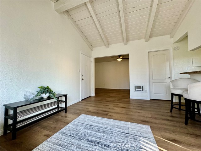 Detail Gallery Image 6 of 21 For 1345 Cabrillo Park Dr. #J16,  Santa Ana,  CA 92701 - 1 Beds | 1 Baths