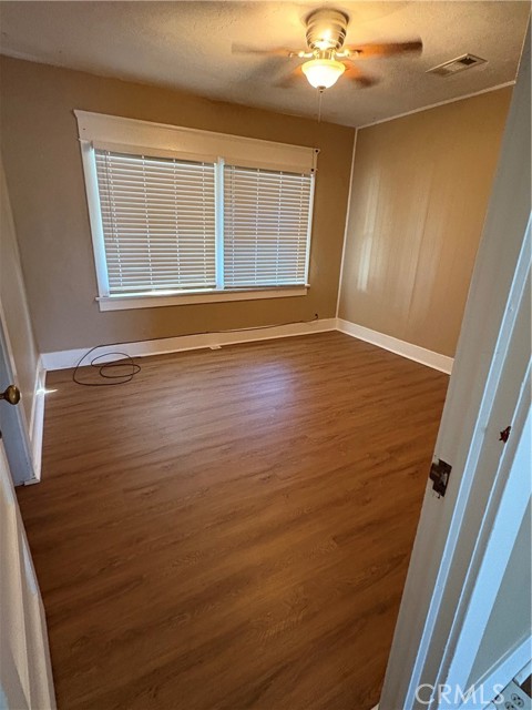 Detail Gallery Image 9 of 11 For 210 Oleander, Bakersfield,  CA 93304 - 3 Beds | 1 Baths